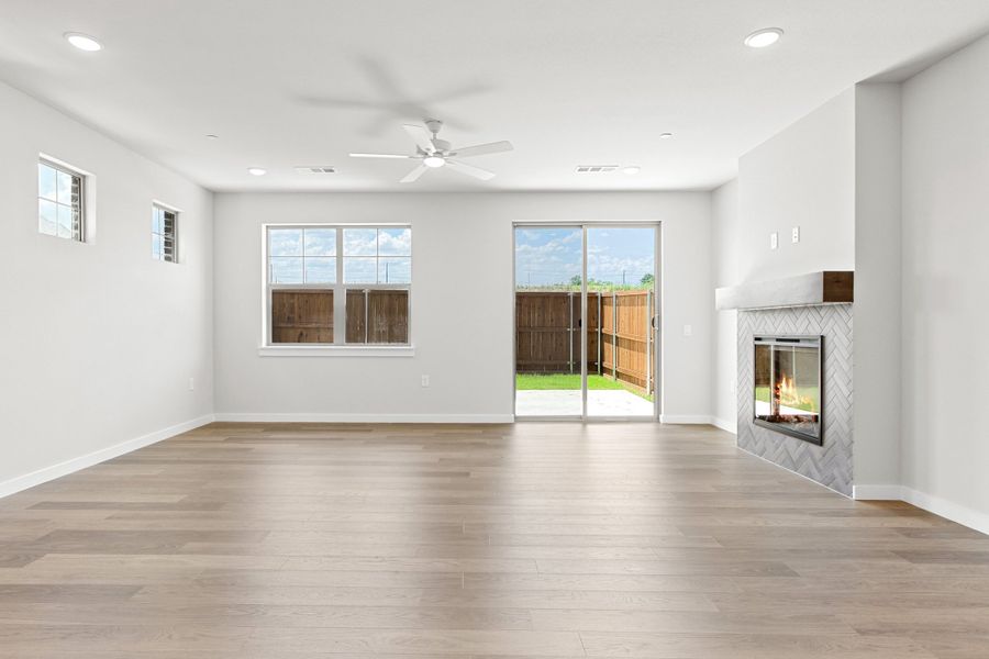 Spacious, unfurnished interior of a new home in Wildridge, Oak Point (Image 20).