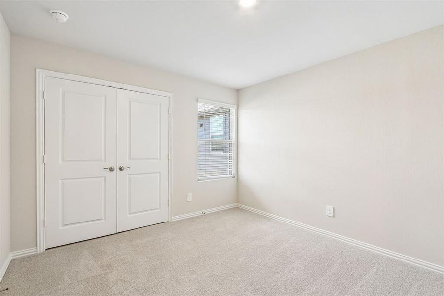 Spacious, unfurnished interior of a new home in Oak Ridge Park, Corinth (Image 37).