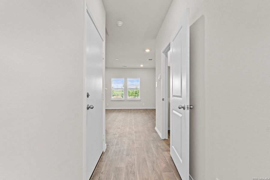 Spacious, unfurnished interior of a new home in Redbird Ranch, San Antonio (Image 17). Spacious, unfurnished interior of a new home in Redbird Ranch, San Antonio (Image 17).