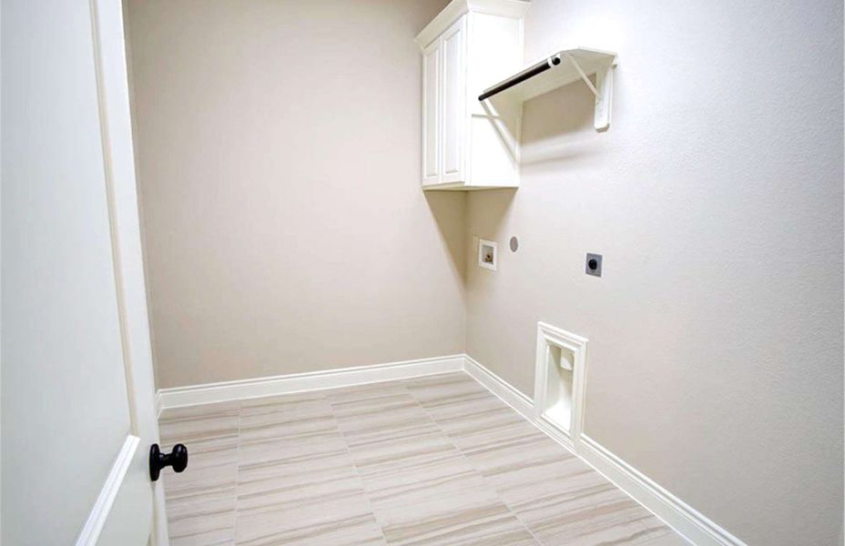 Representative unfurnished interior of a home built from the 4198 by Ravenna Homes in The Woodlands Hills 65′, Willis (Image 23).