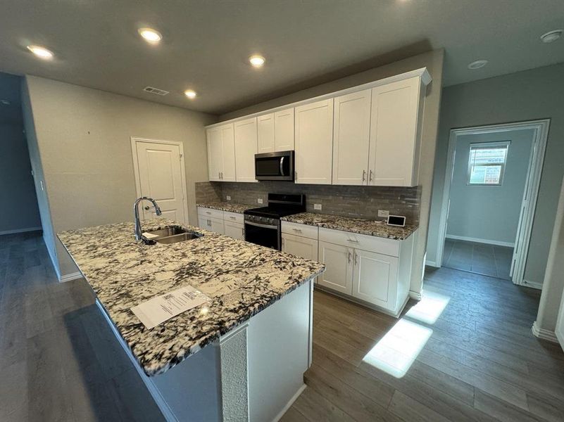 Furnished interior view inside a new home in Cibolo Hills, Fort Worth (Image 4). Furnished interior view inside a new home in Cibolo Hills, Fort Worth (Image 4).