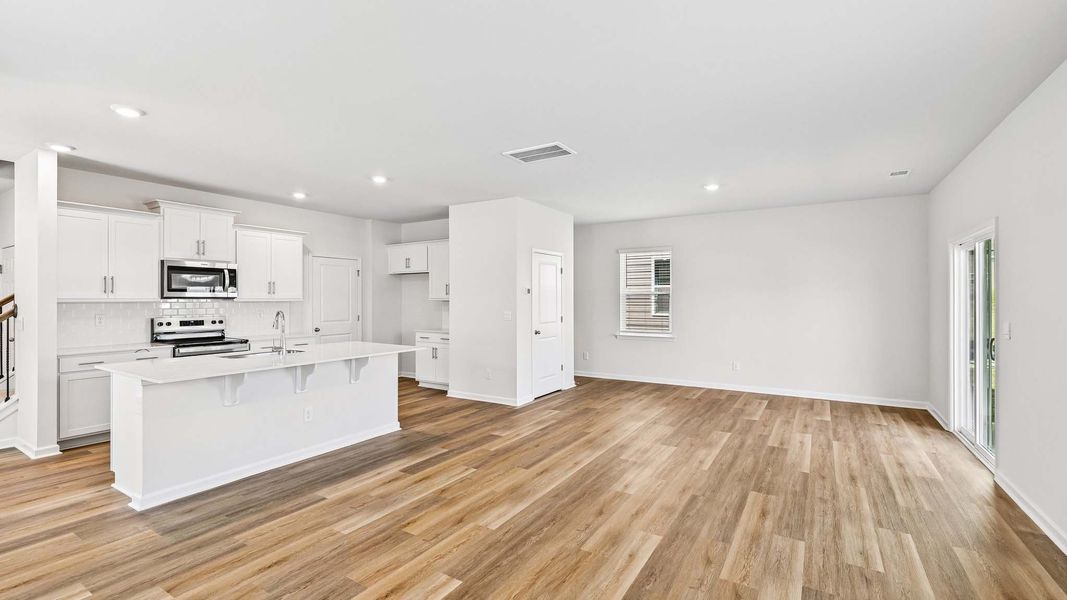 Spacious, unfurnished interior of a new home in The Hamptons at Hickory, Hickory (Image 16).