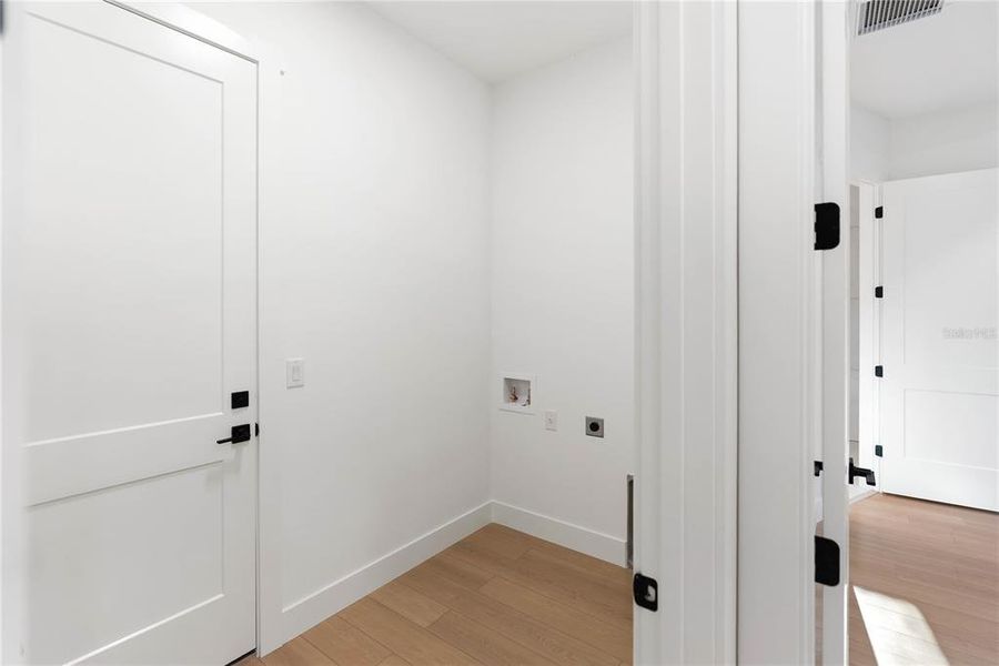 Spacious, unfurnished interior of a new home in , Port Charlotte (Image 39).