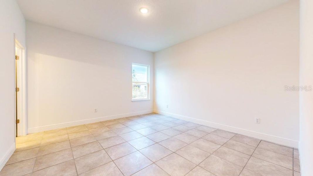 Spacious, unfurnished interior of a new home in , Dunnellon (Image 22).