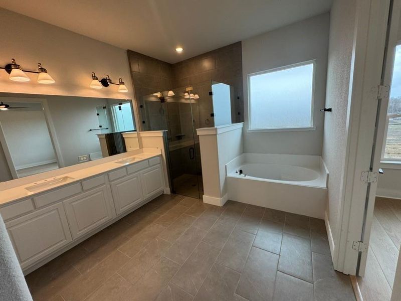 Furnished interior view inside a new home in Creekview Addition, Van Alstyne (Image 7).