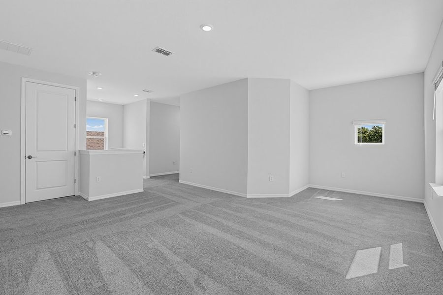 Spacious, unfurnished interior of a new home in Lochside, Mount Dora (Image 34).