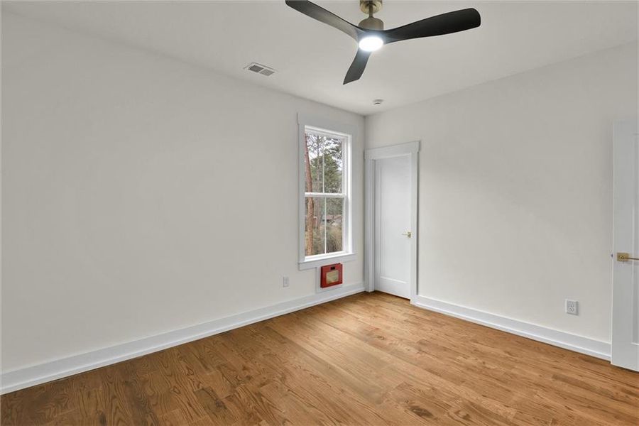 Spacious, unfurnished interior of a new home in , Atlanta (Image 37).