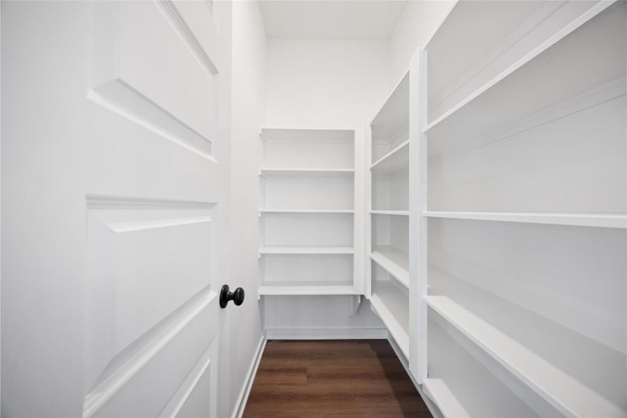 Spacious, unfurnished interior of a new home in Ashland, Angleton (Image 9).