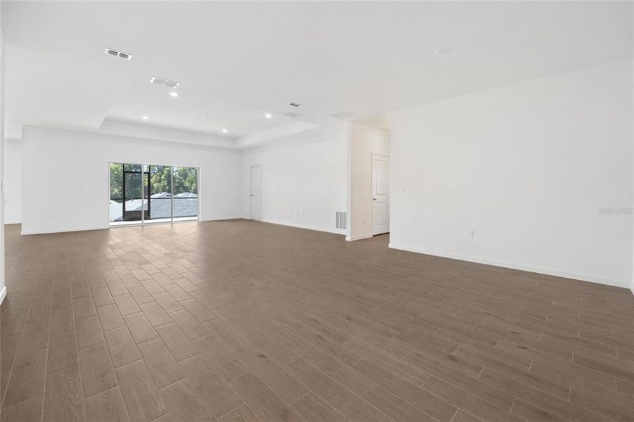 Spacious, unfurnished interior of a new home in , Dunnellon (Image 28).