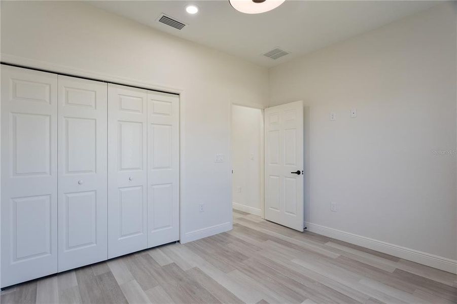 Spacious, unfurnished interior of a new home in , Ocala (Image 25).