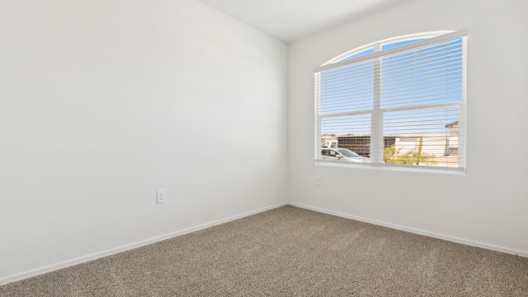 Spacious, unfurnished interior of a new home in Rio Rancho Estates, Wittmann (Image 23).