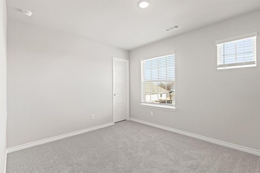 Spacious, unfurnished interior of a new home in Deer Creek, Crowley (Image 31).