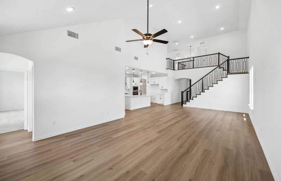 Spacious, unfurnished interior of a new home in Highland Lakes, McKinney (Image 23).