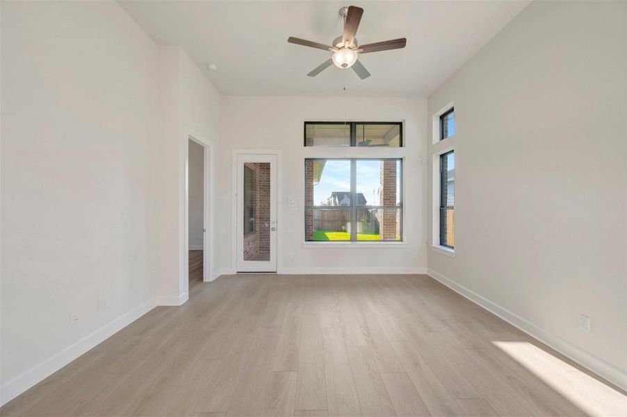 Spacious, unfurnished interior of a new home in Sienna - Landmark Row Collection, Missouri City (Image 17).