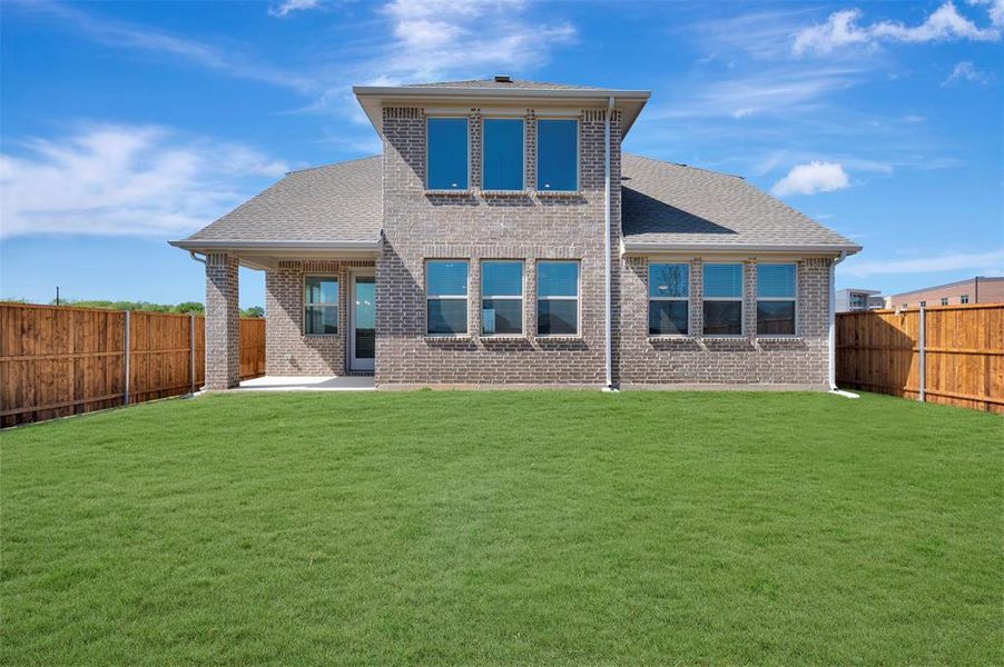 Exterior details and patio area of a home in Timberbrook, Justin (Image 3).
