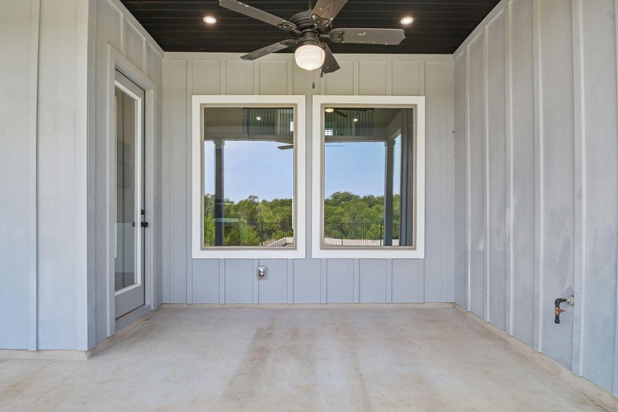 Exterior details and patio area of a home in Sauls Ranch, Round Rock (Image 3).