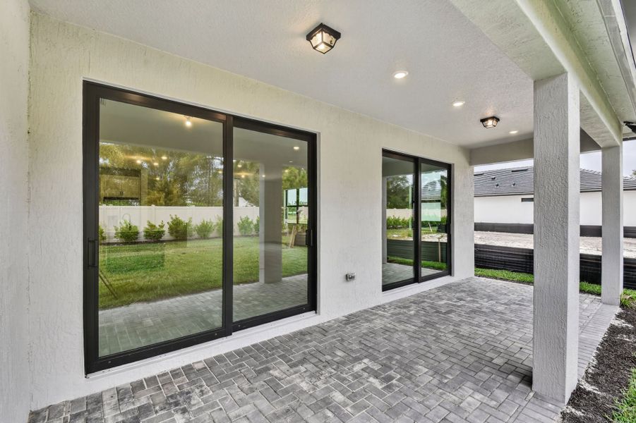 Exterior details and patio area of a home in Hendrix Reserve, Lake Worth (Image 4).