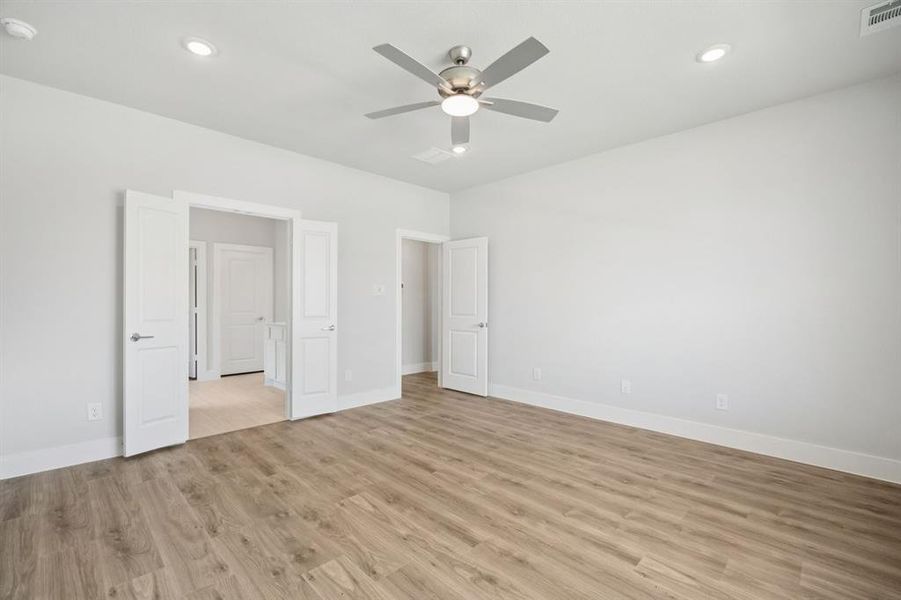 Spacious, unfurnished interior of a new home in Dove Hollow, Waxahachie (Image 15). Spacious, unfurnished interior of a new home in Dove Hollow, Waxahachie (Image 15).