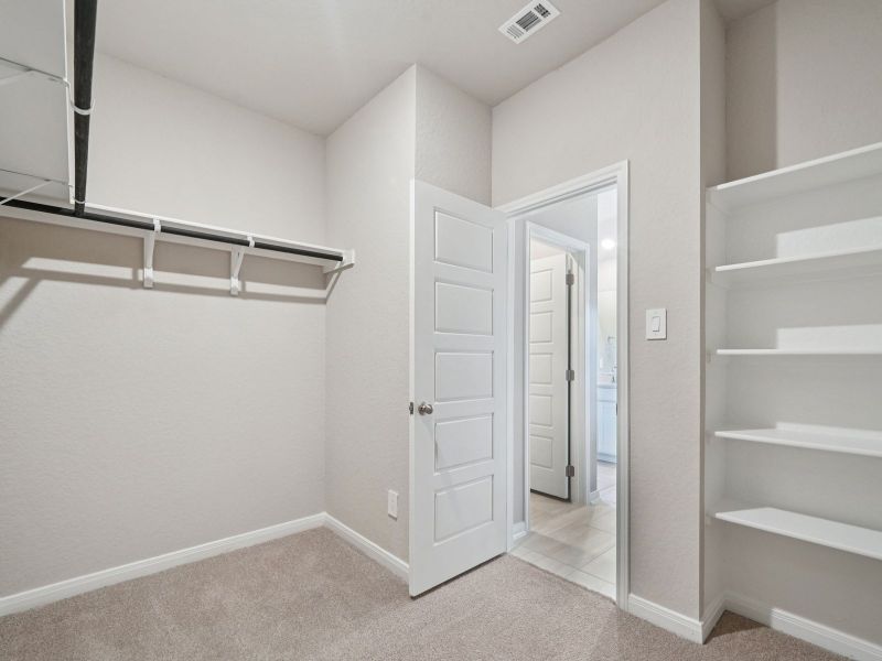 Spacious, unfurnished interior of a new home in Comanche Ridge, San Antonio (Image 15).