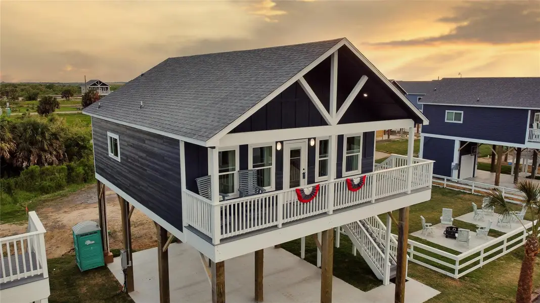 Exterior details and patio area of a home in , Bolivar Peninsula (Image 3).