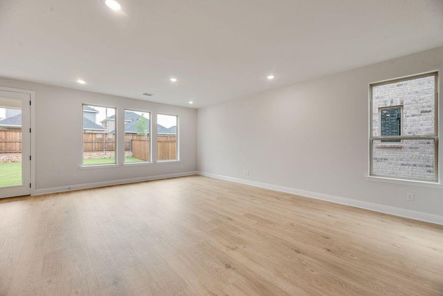 Spacious, unfurnished interior of a new home in Spiritas Ranch, Little Elm (Image 34).