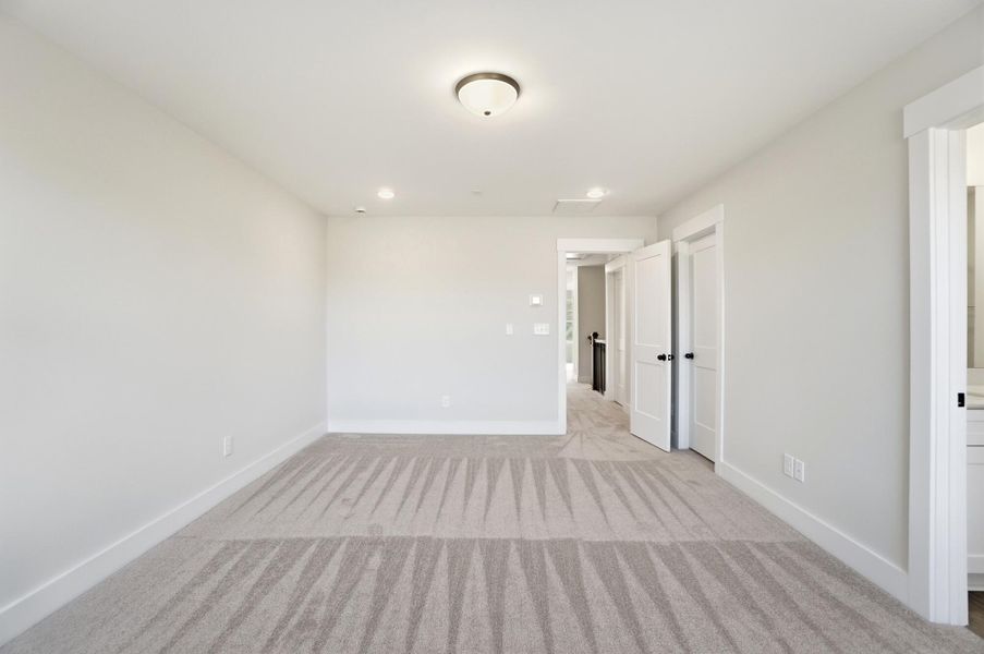 Spacious, unfurnished interior of a new home in Blythe Mill Townhomes, Waxhaw (Image 53).