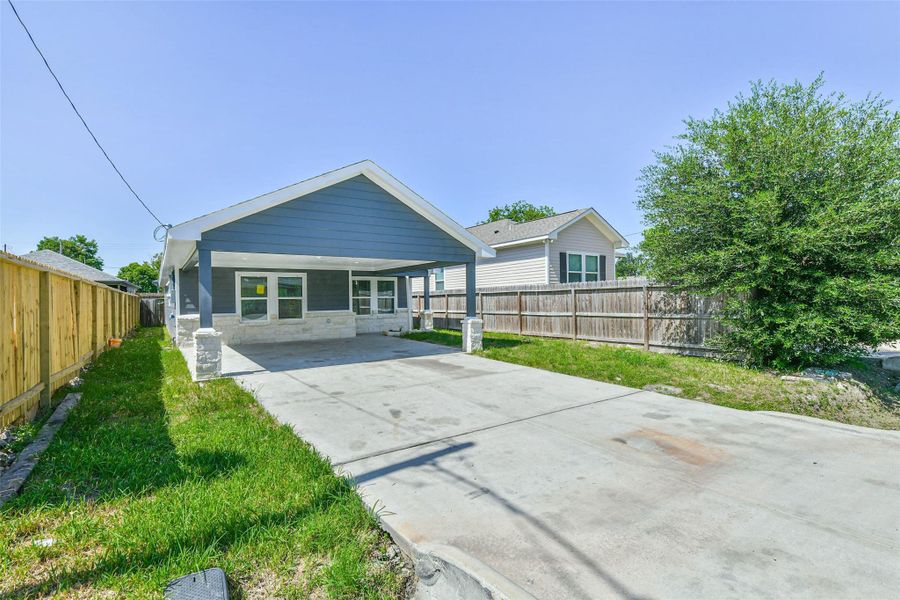 Front exterior of a new home in , Houston, TX, highlighting curb appeal (Image 1). Front exterior of a new home in , Houston, TX, highlighting curb appeal (Image 1).