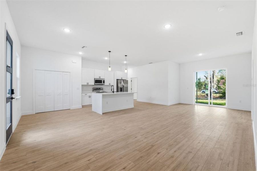 Spacious, unfurnished interior of a new home in , Dunnellon (Image 30).