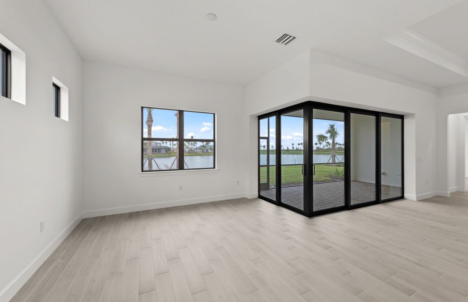 Spacious, unfurnished interior of a new home in Del Webb Catalina, Lakewood Ranch (Image 17).