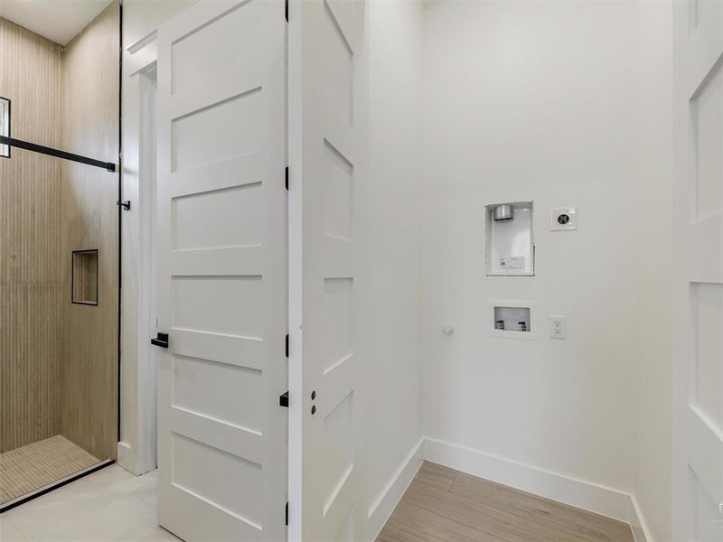 Spacious, unfurnished interior of a new home in , Gunter (Image 39).