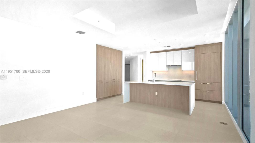 Spacious, unfurnished interior of a new home in , Fort Lauderdale (Image 12).