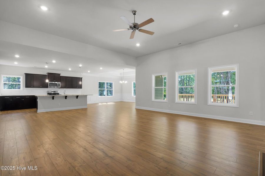 Spacious, unfurnished interior of a new home in Fairfield Harbour, New Bern (Image 14).