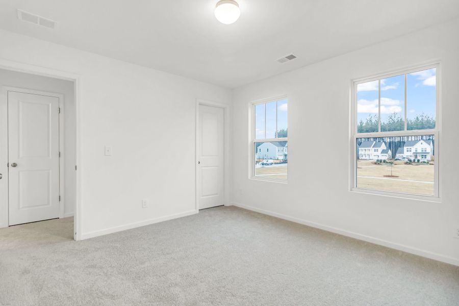 Spacious, unfurnished interior of a new home in Homecoming, Ravenel (Image 20).