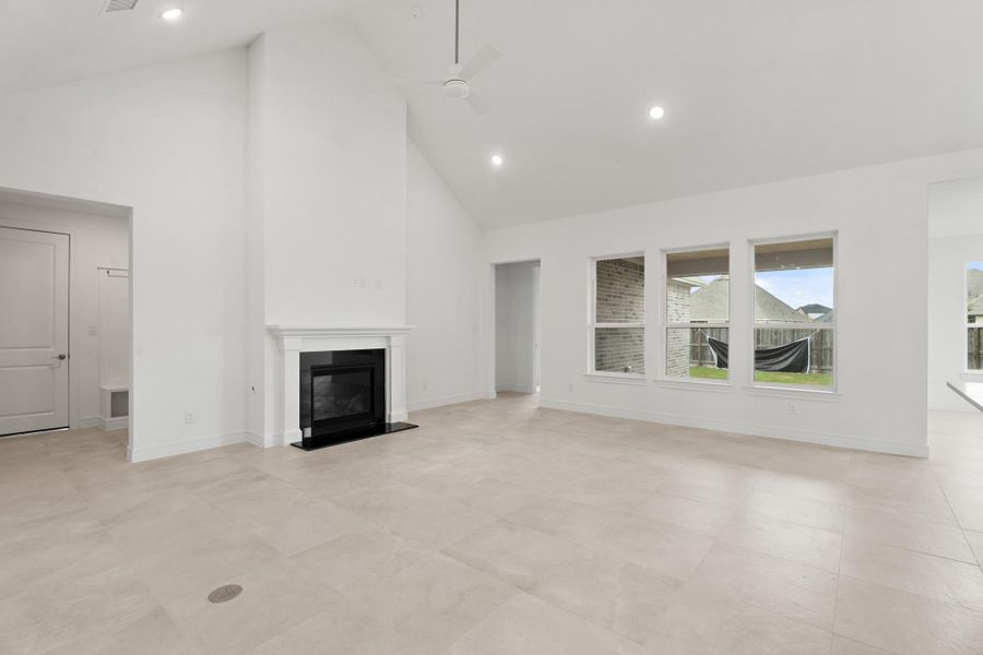 Spacious, unfurnished interior of a new home in Westland Ranch - 70' Homesites, League City (Image 28).