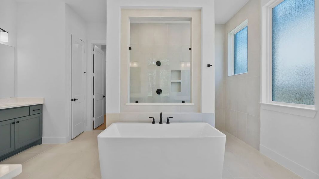 Furnished interior view inside a new home in Evergreen 60s, Conroe (Image 12).