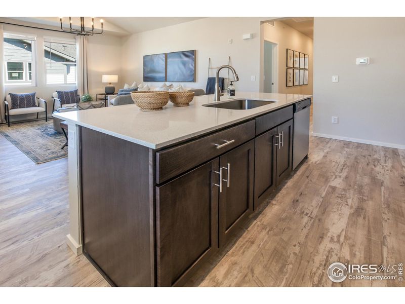 EXAMPLE PHOTO: KITCHEN ISLAND