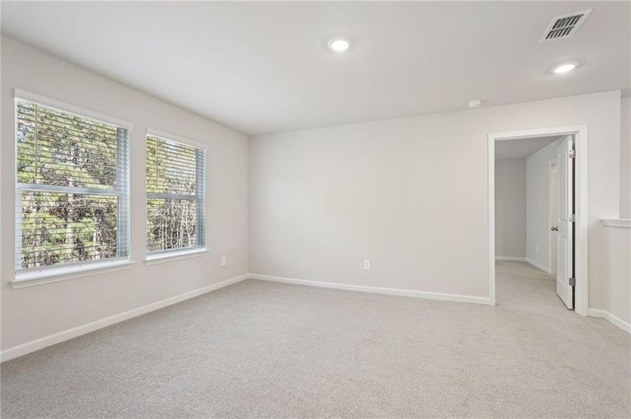 Spacious, unfurnished interior of a new home in Ivey Township, Dallas (Image 34).