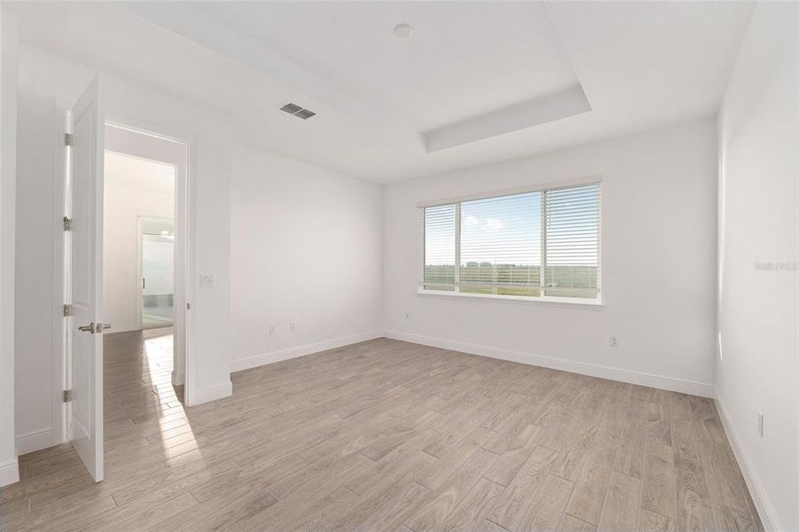 Spacious, unfurnished interior of a new home in , Ocala (Image 21).