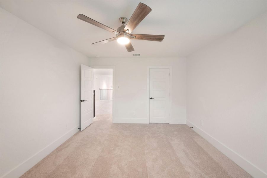 Spacious, unfurnished interior of a new home in Lone Star Landing, Montgomery (Image 23).