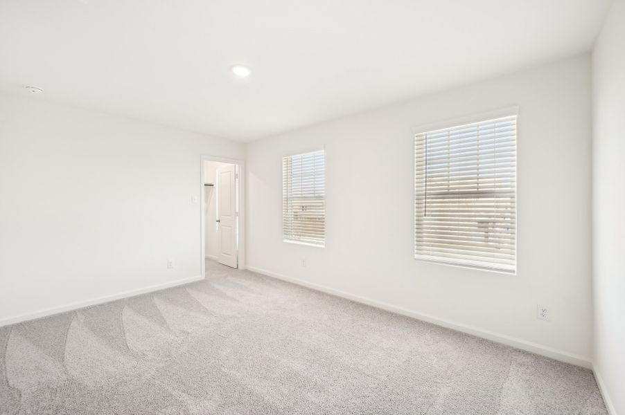 Representative unfurnished interior of a home built from the Discovery by Starlight Homes in Royal Pines, Porter (Image 20).