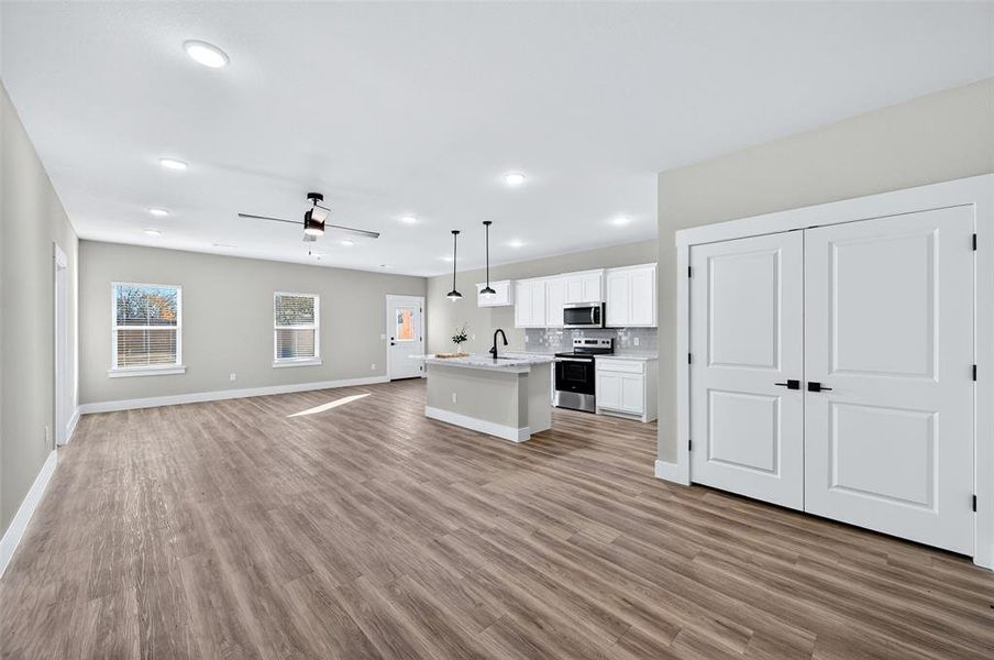 Spacious, unfurnished interior of a new home in , Whitesboro (Image 20).