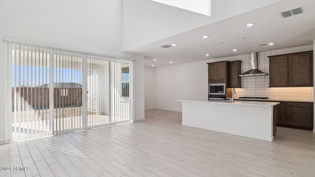 3985_Phoenician_Lot 2081_Aloravita_Peori 3985_Phoenician_Lot 2081_Aloravita_Peori