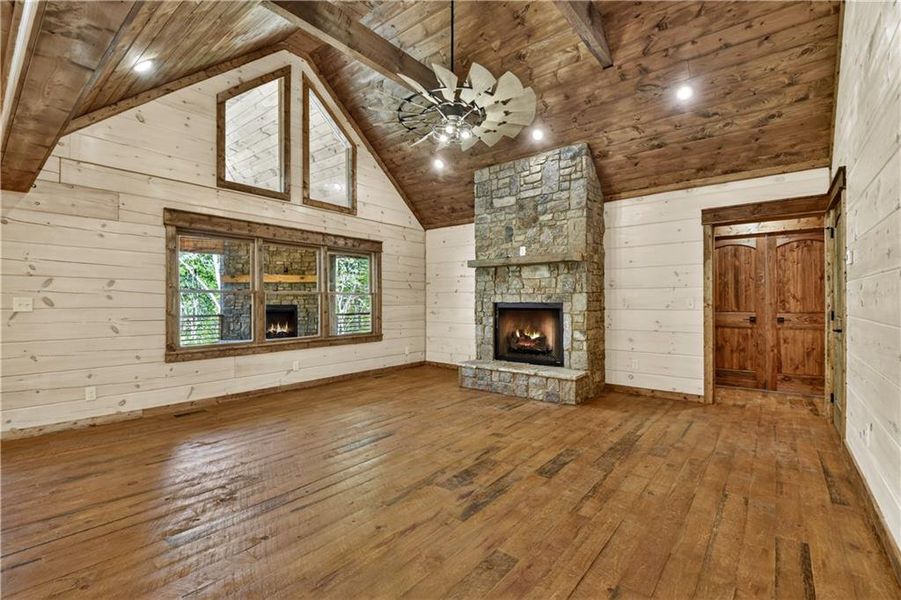 Spacious, unfurnished interior of a new home in , Ellijay (Image 35).