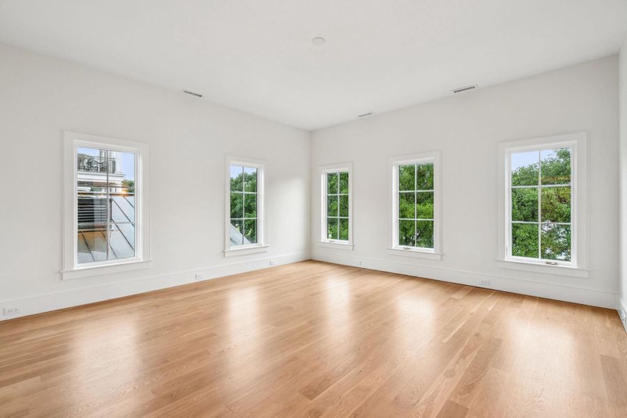 Spacious, unfurnished interior of a new home in , Charleston (Image 20).