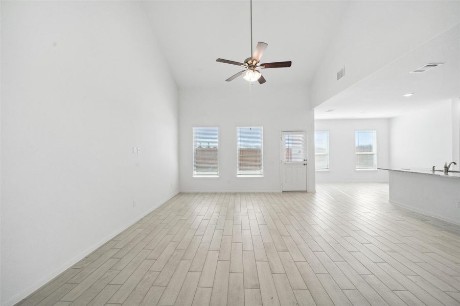 Spacious, unfurnished interior of a new home in Rollingbrook Estates, Baytown (Image 15). Spacious, unfurnished interior of a new home in Rollingbrook Estates, Baytown (Image 15).