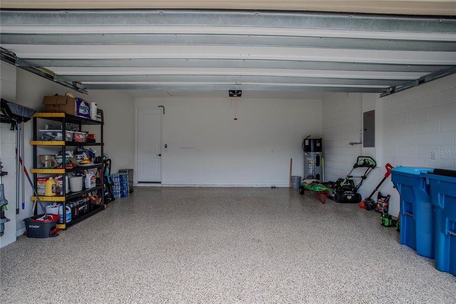 Spacious, unfurnished interior of a new home in , Winter Haven (Image 21).