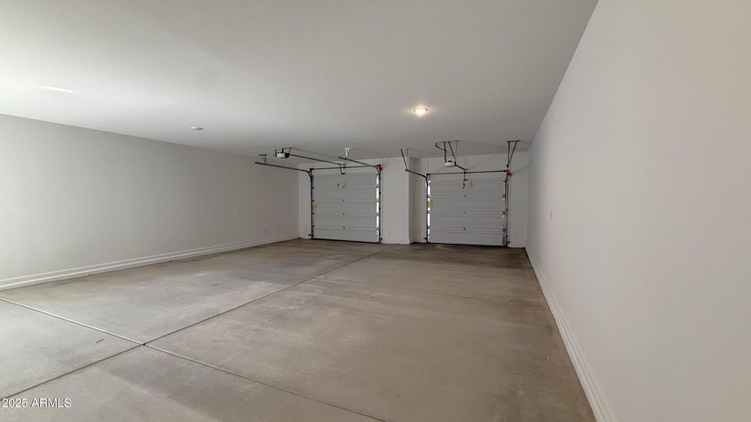 030 - 4-Car Super Garage