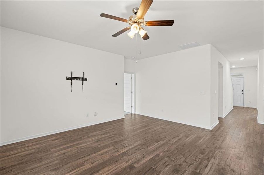 Spacious, unfurnished interior of a new home in Twin Lakes, Hoschton (Image 33).