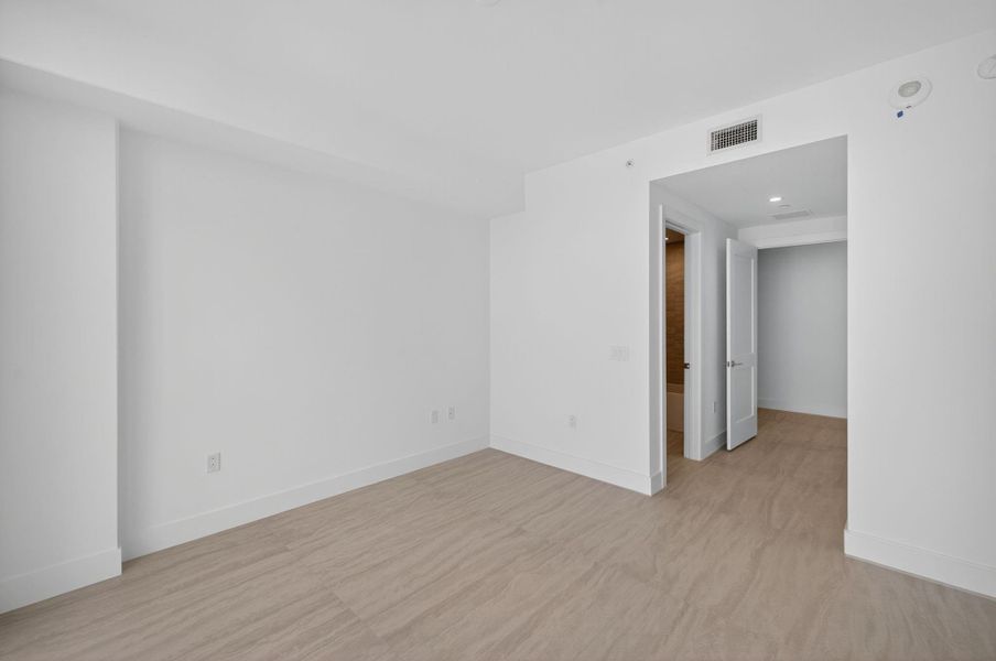 Spacious, unfurnished interior of a new home in , Fort Lauderdale (Image 23). Spacious, unfurnished interior of a new home in , Fort Lauderdale (Image 23).