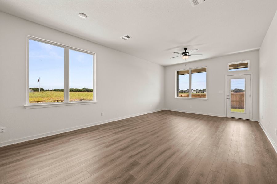 Spacious, unfurnished interior of a new home in Rancho San Gabriel, Georgetown (Image 10).